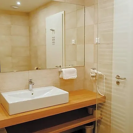Kiraly Park 4*